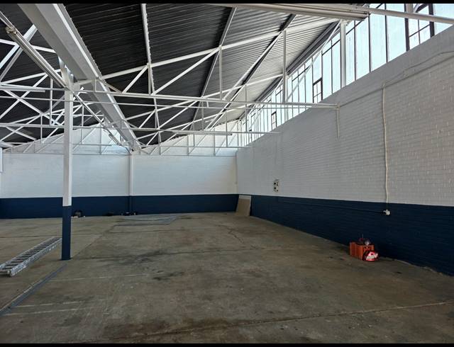 370M² WAREHOUSE TO LET IN OOS EINDE
